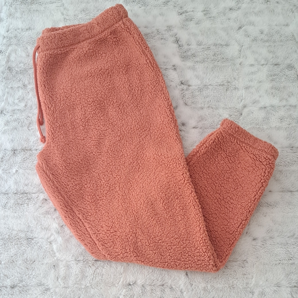 Wild Fable coral fuzzy Warm Soft jogger sweatpants.  Size M.